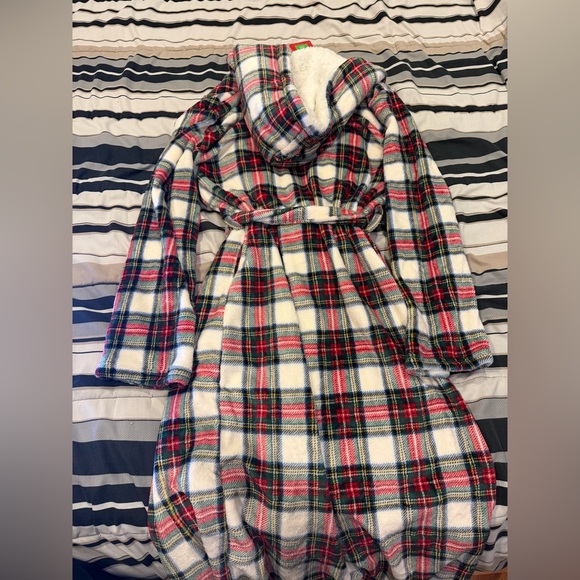 Martha Stewart The Holiday Collection Family Robe - Picture 2 of 4